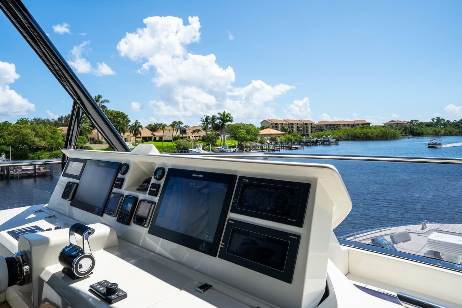2015 Monte Carlo Yachts MCY 86 - Photo 37
