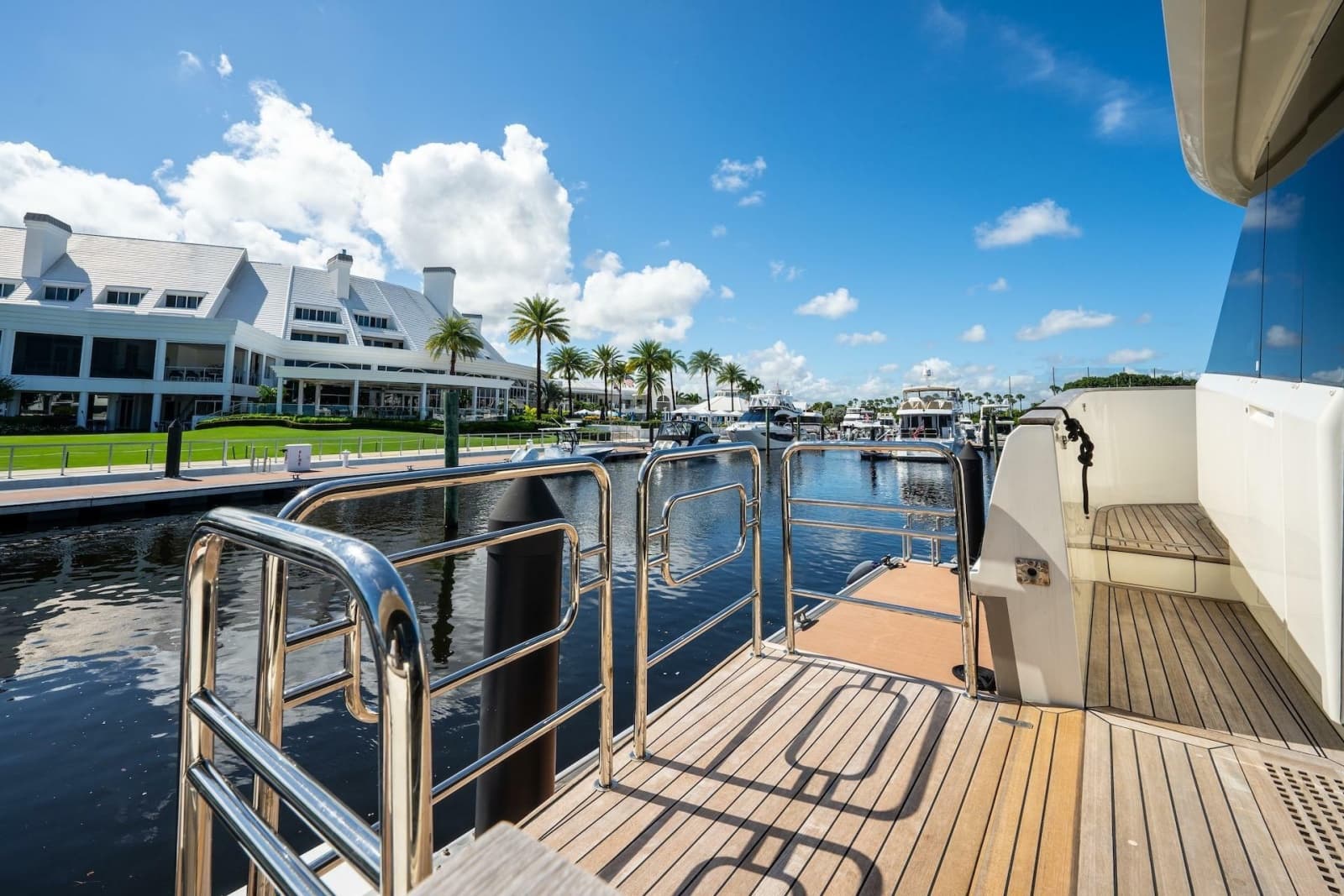 2015 Monte Carlo Yachts MCY 86 - Photo 32