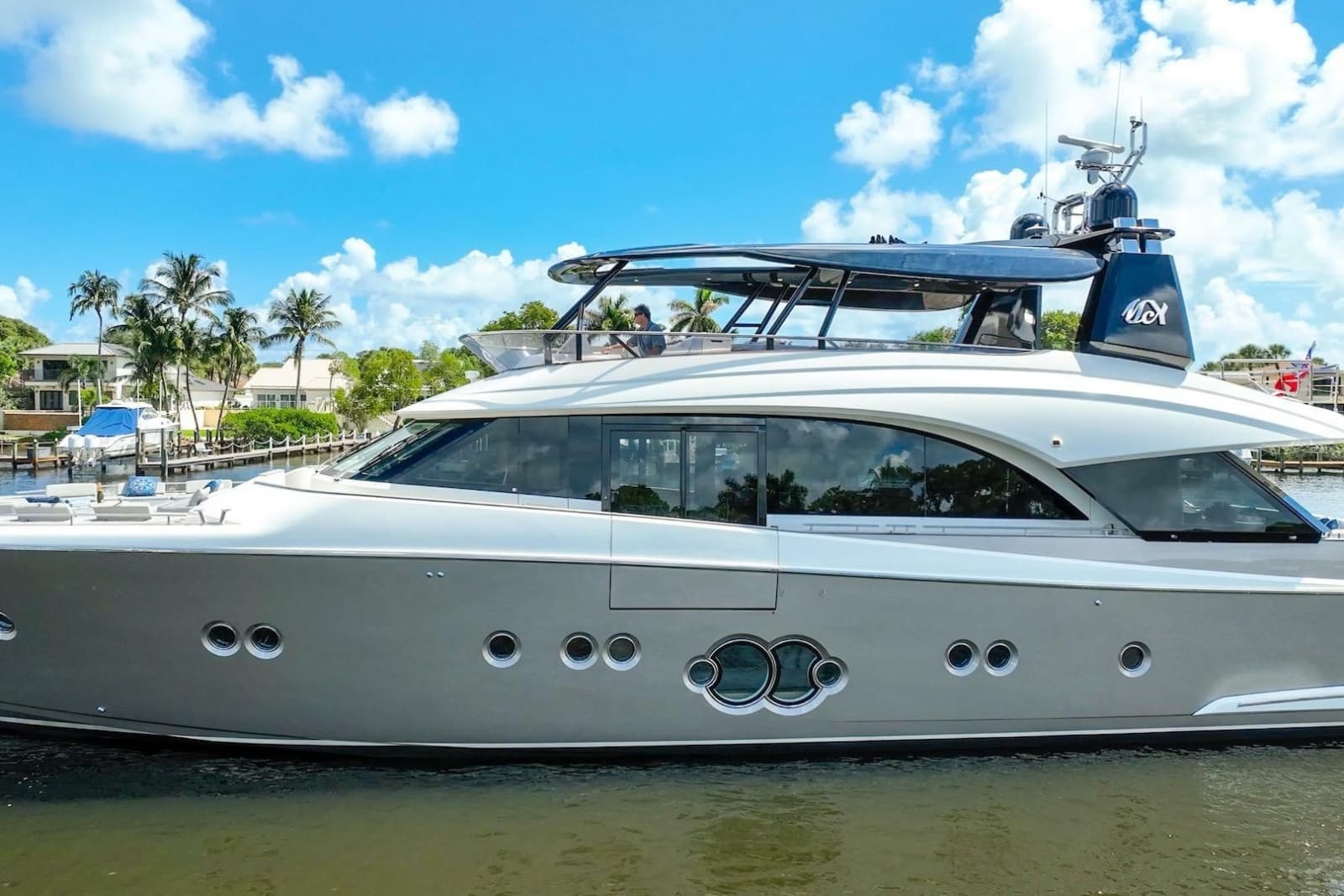 2015 Monte Carlo Yachts MCY 86 - Photo 15