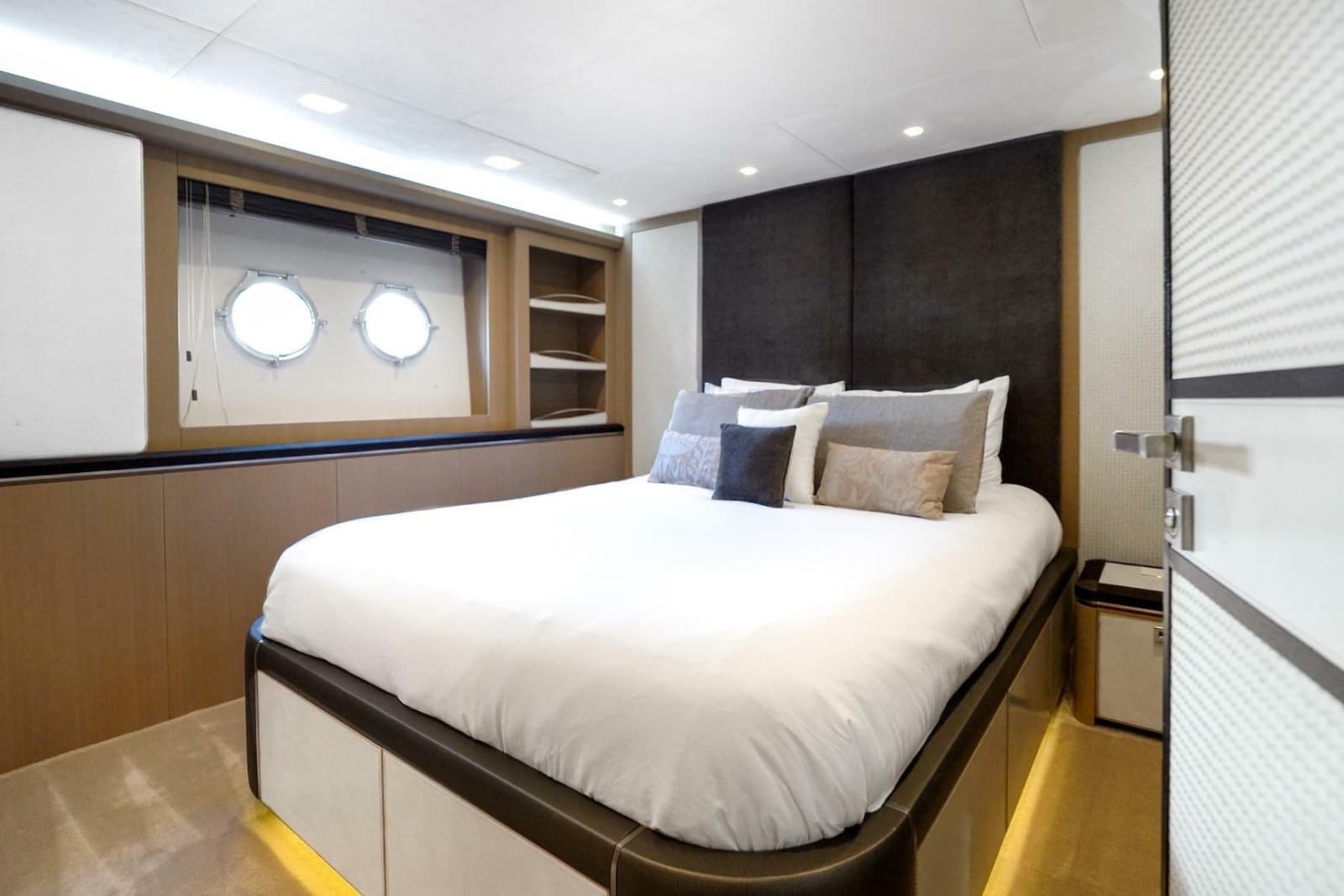2015 Monte Carlo Yachts MCY 86 - Photo 66