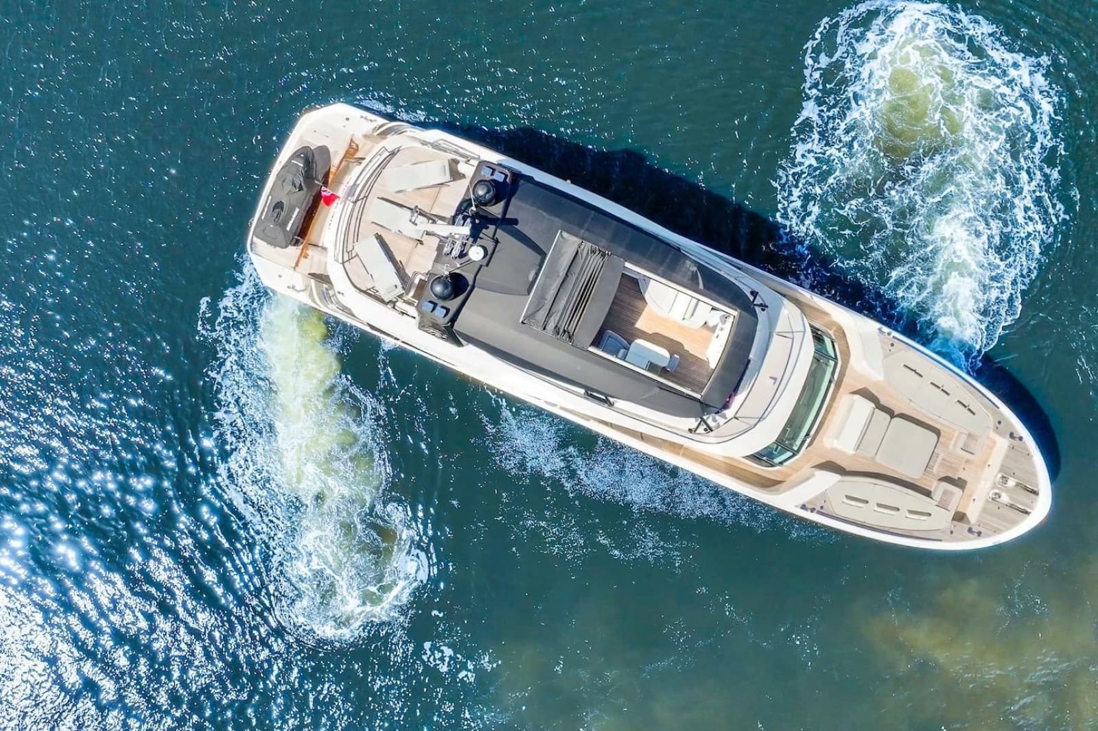 2015 Monte Carlo Yachts MCY 86 - Photo 2