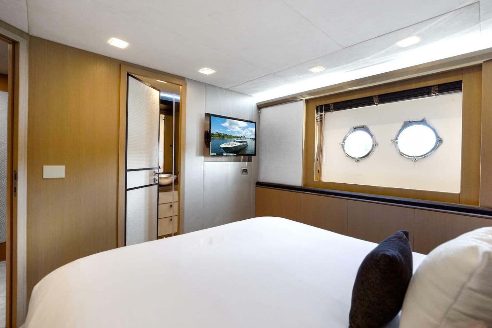2015 Monte Carlo Yachts MCY 86 - Photo 65