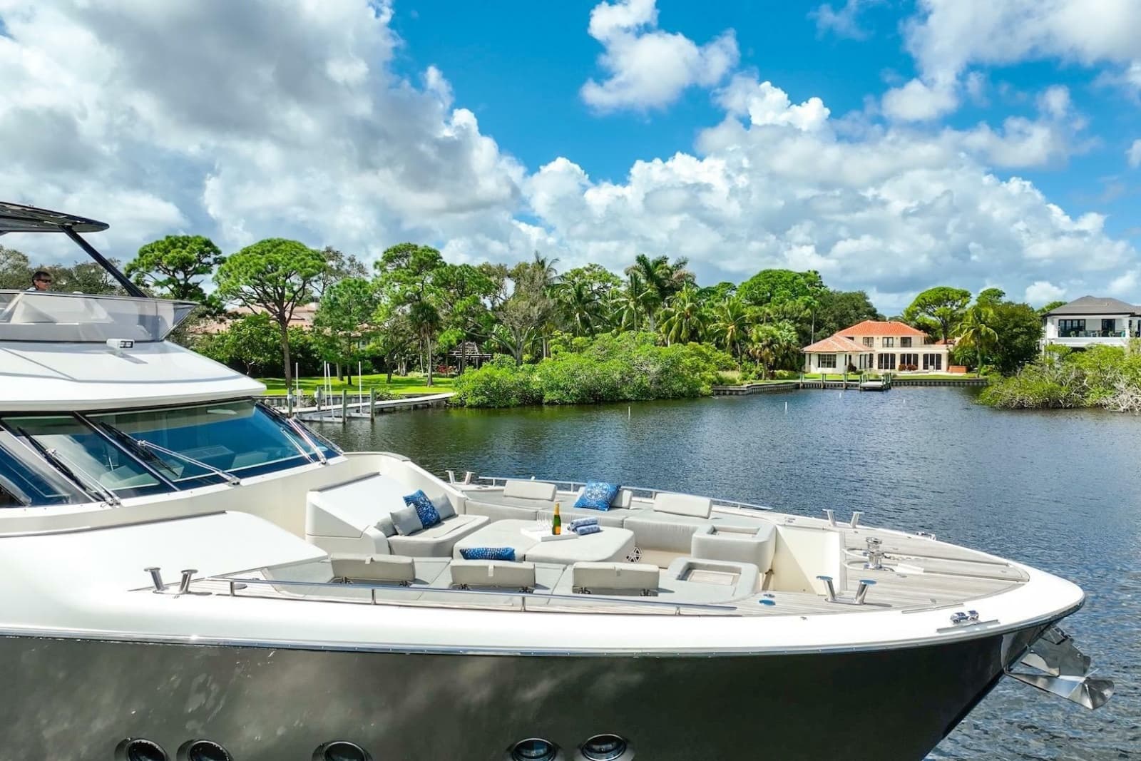 2015 Monte Carlo Yachts MCY 86 - Photo 12