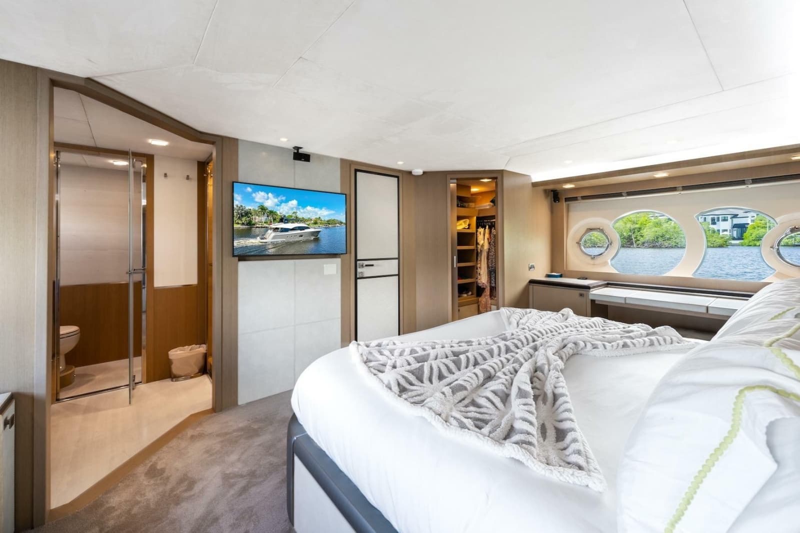 2015 Monte Carlo Yachts MCY 86 - Photo 60