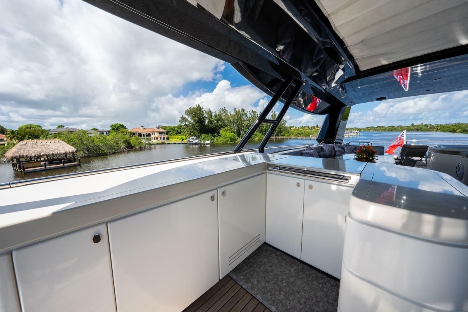 2015 Monte Carlo Yachts MCY 86 - Photo 44
