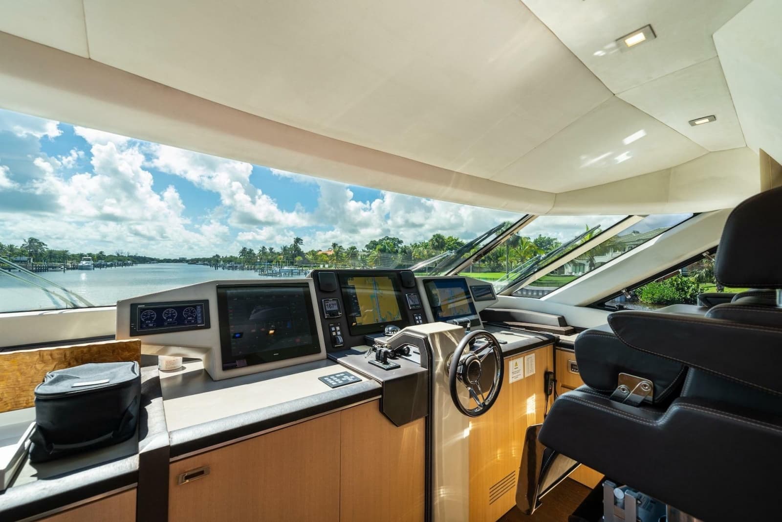 2015 Monte Carlo Yachts MCY 86 - Photo 53