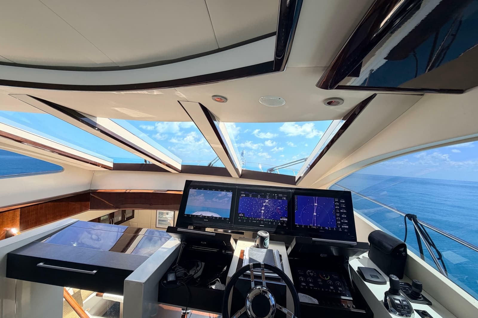 2008 Lazzara Yachts LSX 75 - Photo 29