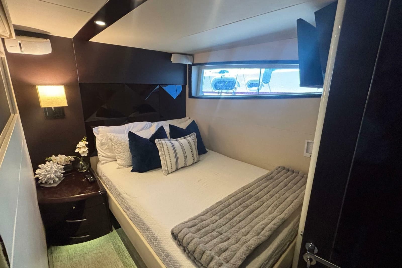 2008 Lazzara Yachts LSX 75 - Photo 18