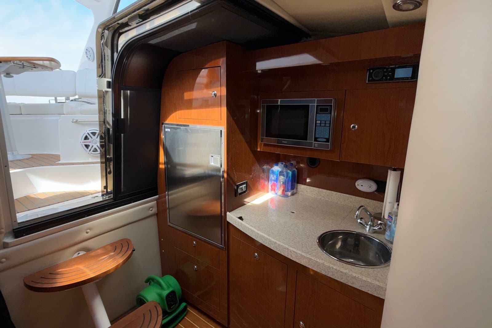 2008 Regal 3760 Sportyacht - Photo 23