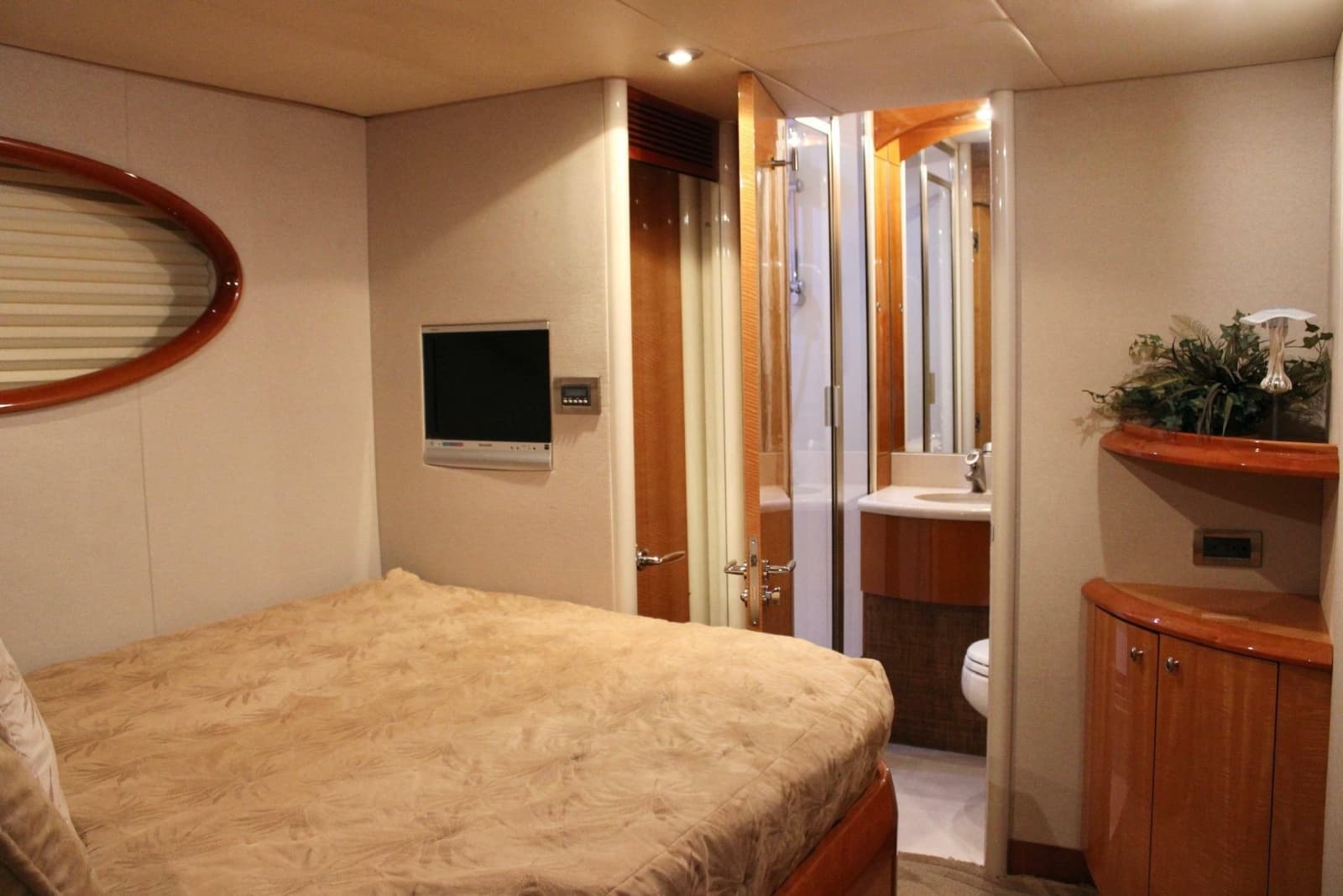 2007 Lazzara Yachts 74 MOTOR YACHT - Photo 50
