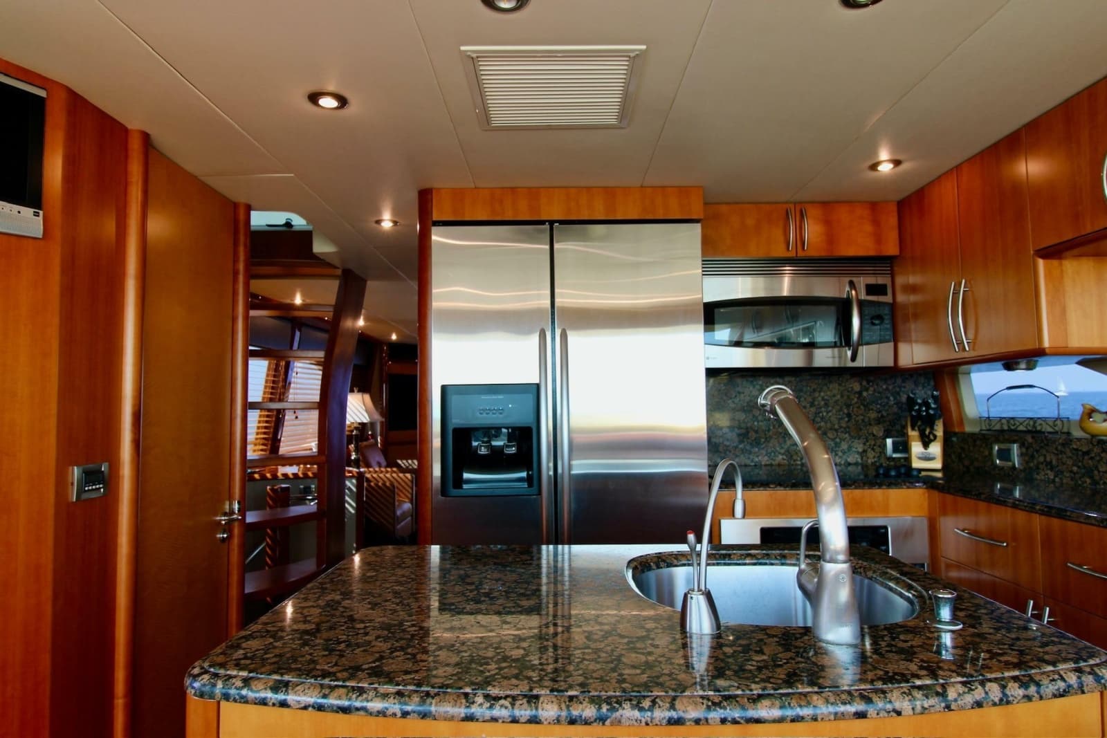 2007 Lazzara Yachts 74 MOTOR YACHT - Photo 20