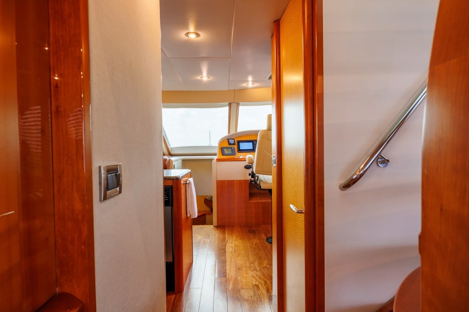 2007 Lazzara Yachts 74 MOTOR YACHT - Photo 17