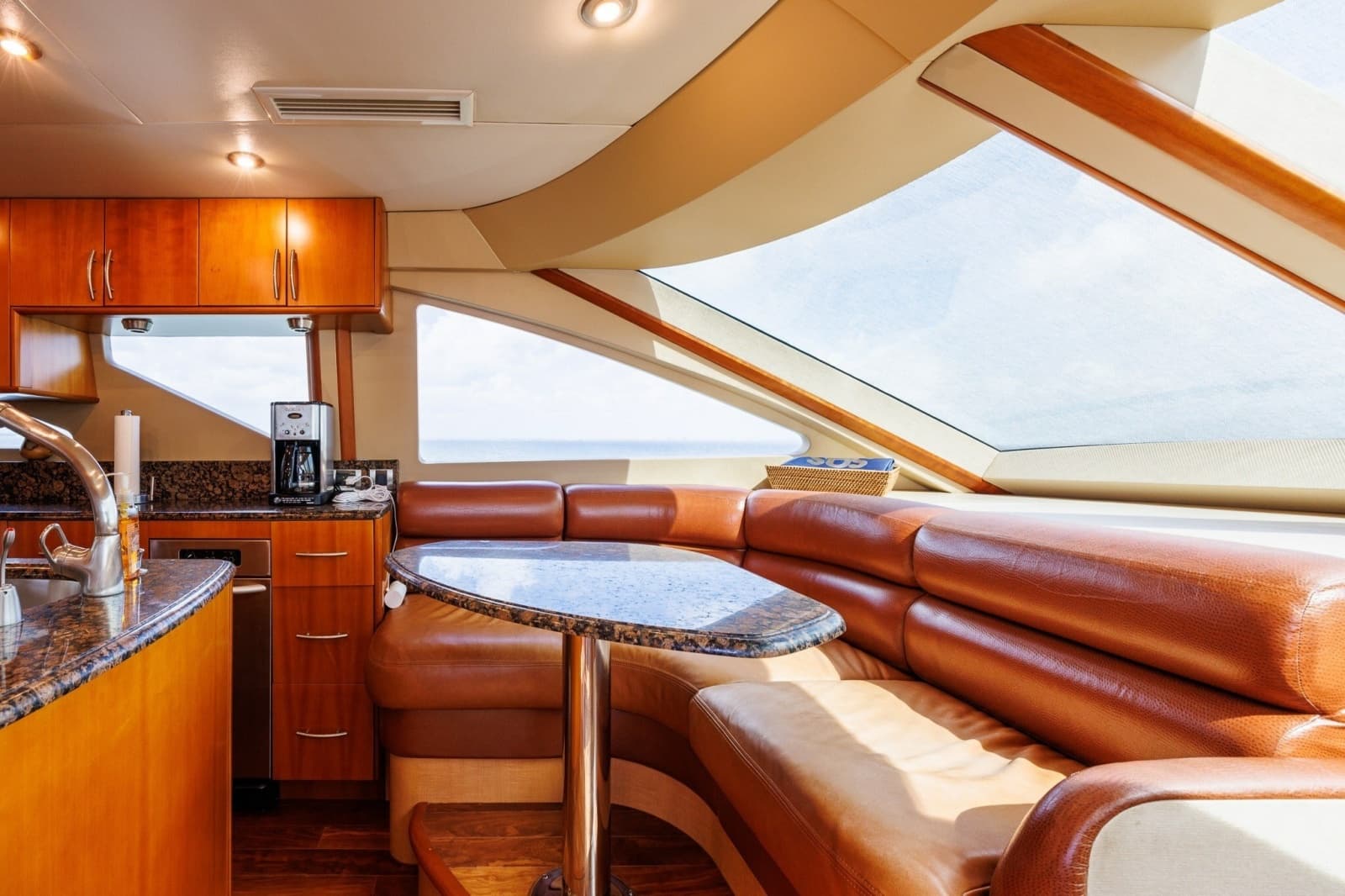 2007 Lazzara Yachts 74 MOTOR YACHT - Photo 36