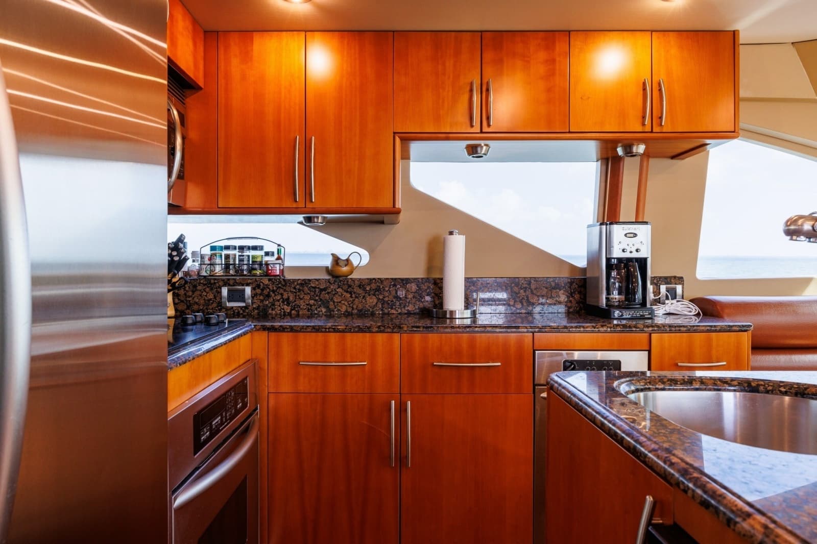 2007 Lazzara Yachts 74 MOTOR YACHT - Photo 33