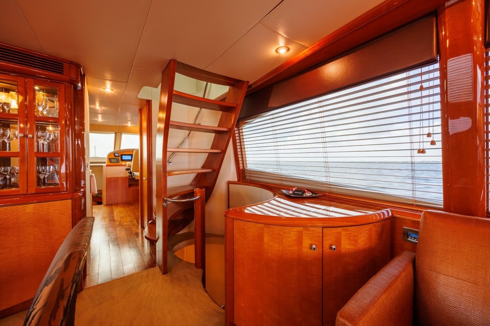 2007 Lazzara Yachts 74 MOTOR YACHT - Photo 15