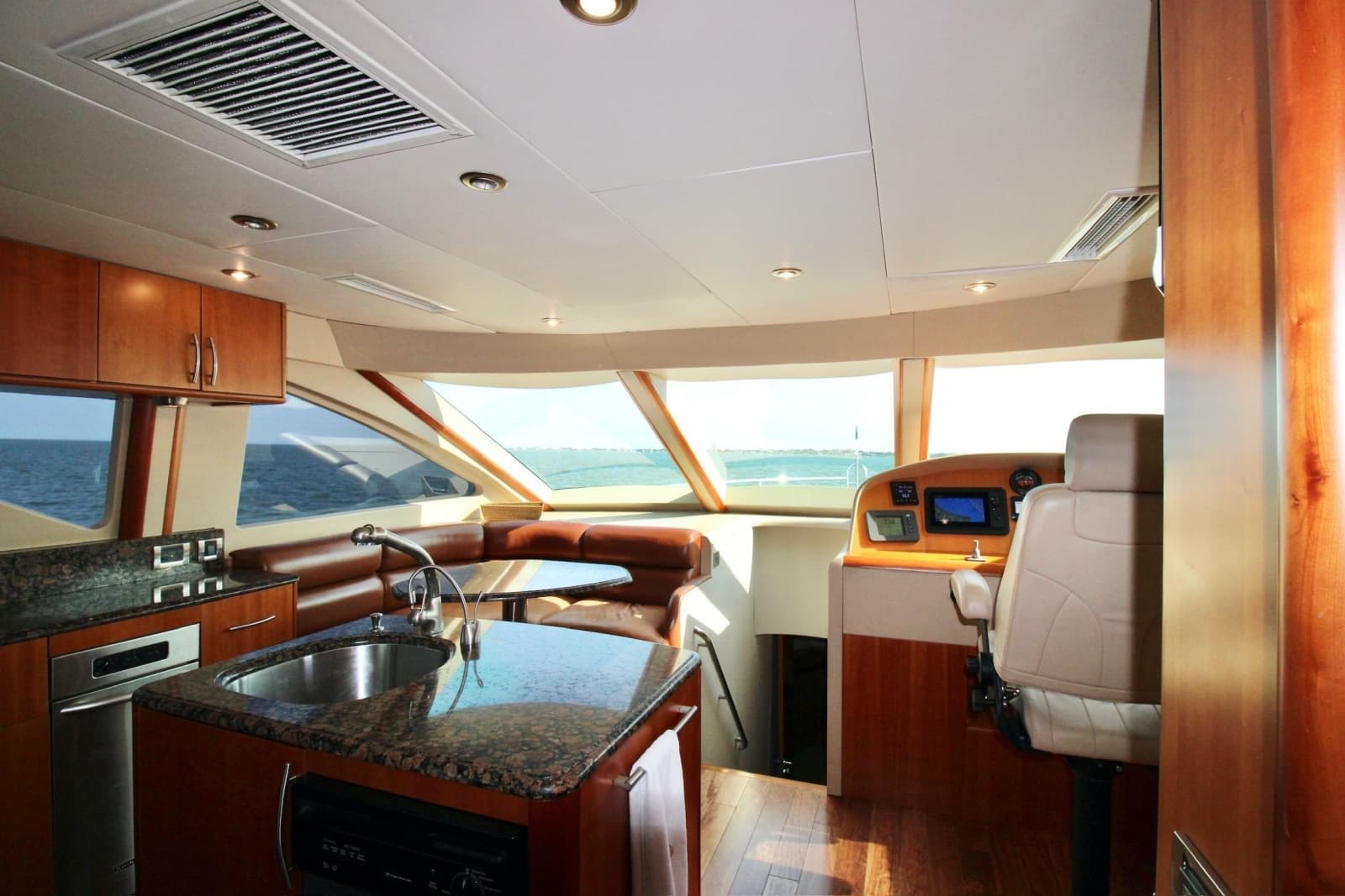 2007 Lazzara Yachts 74 MOTOR YACHT - Photo 23