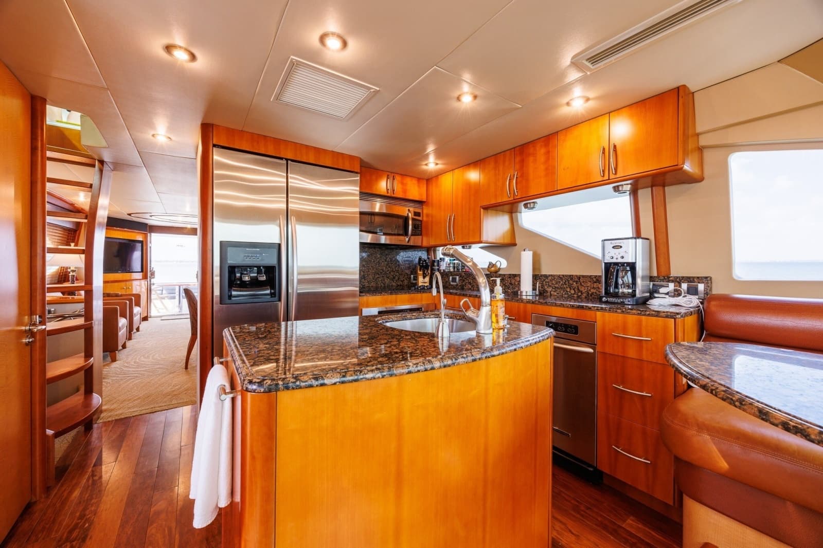 2007 Lazzara Yachts 74 MOTOR YACHT - Photo 39