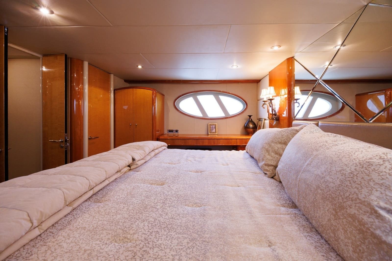 2007 Lazzara Yachts 74 MOTOR YACHT - Photo 20