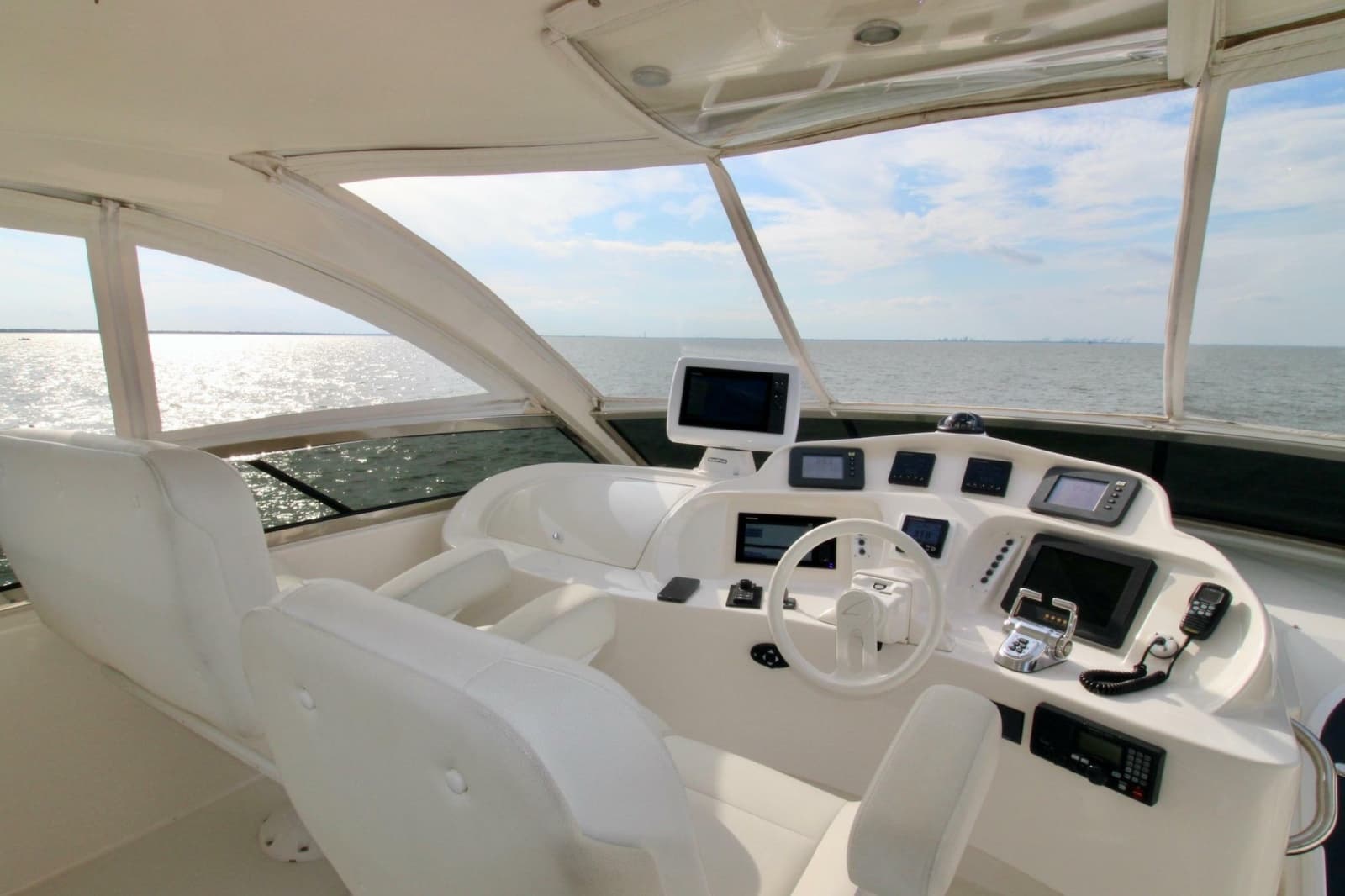 2007 Lazzara Yachts 74 MOTOR YACHT - Photo 36