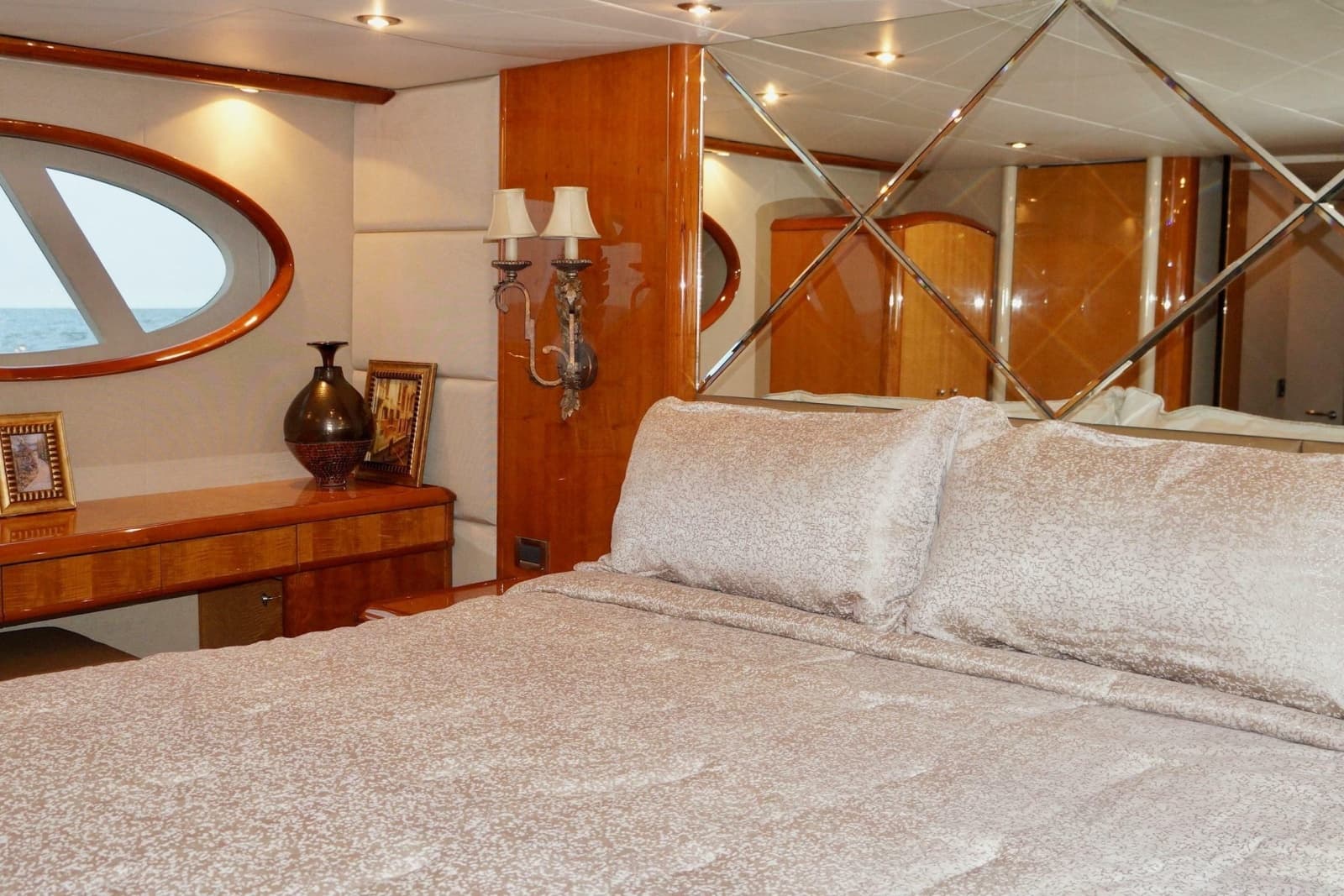 2007 Lazzara Yachts 74 MOTOR YACHT - Photo 27
