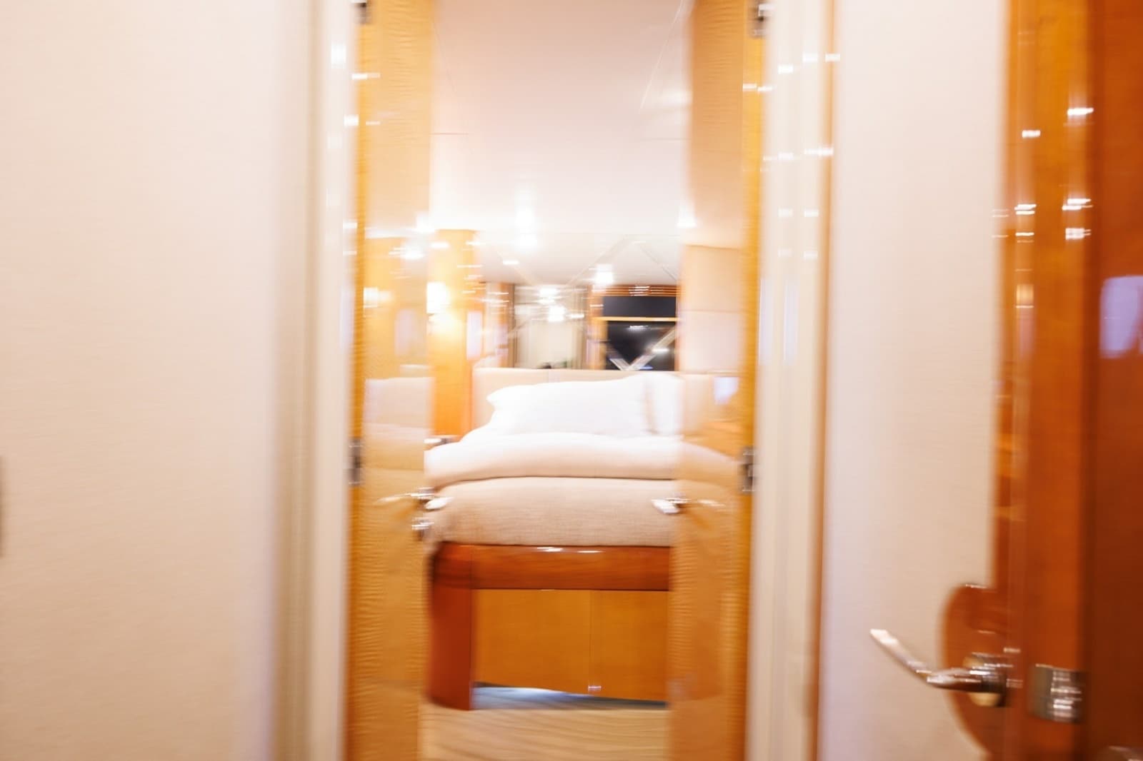 2007 Lazzara Yachts 74 MOTOR YACHT - Photo 23