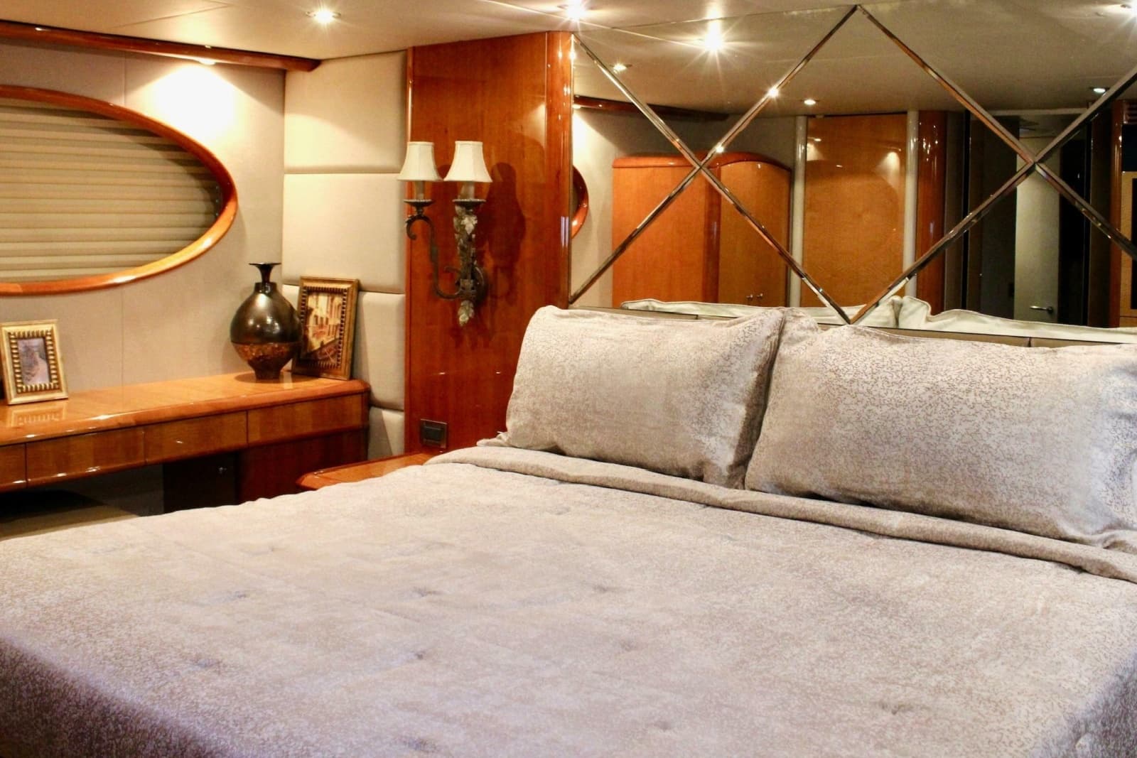 2007 Lazzara Yachts 74 MOTOR YACHT - Photo 42