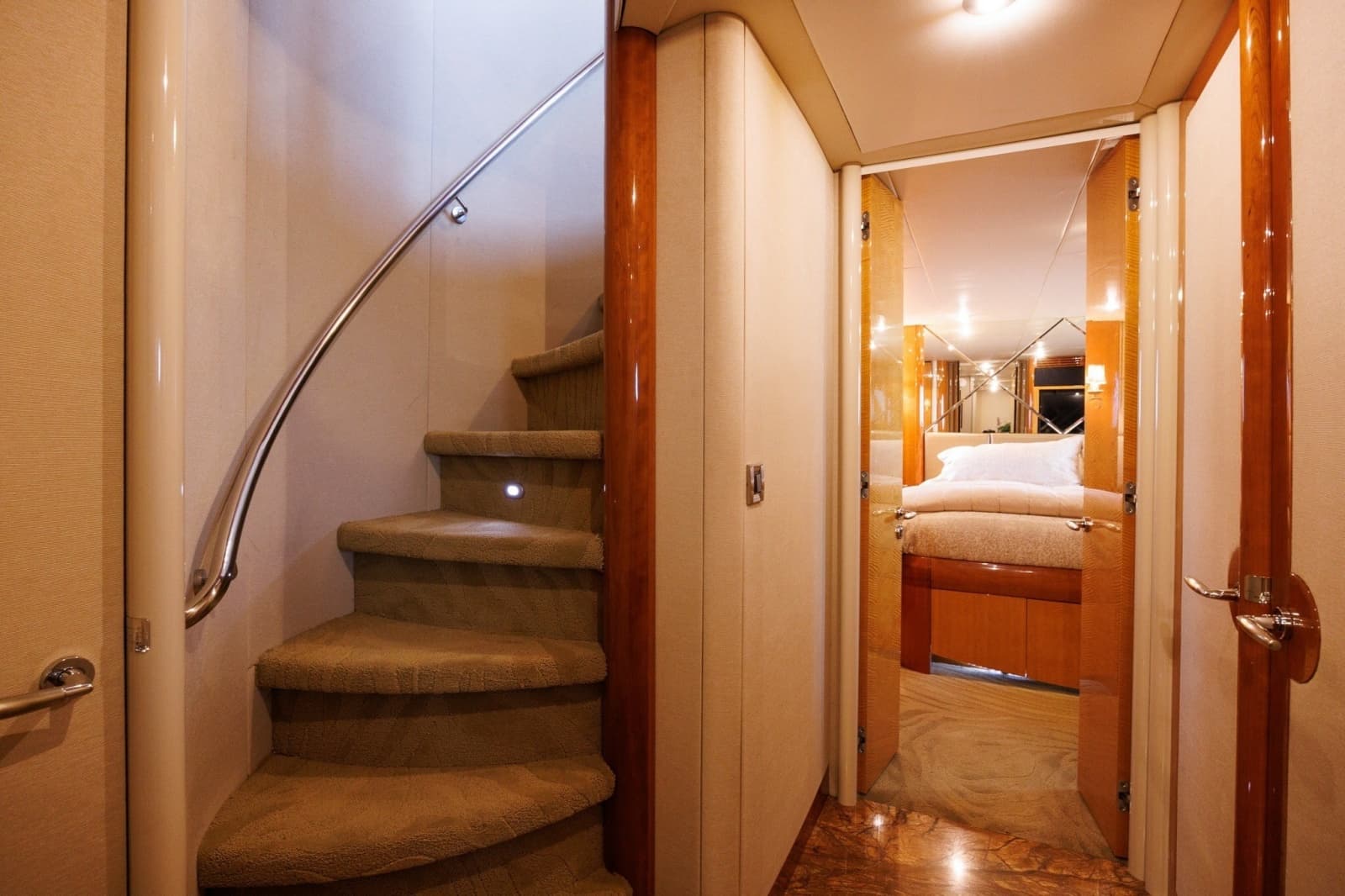 2007 Lazzara Yachts 74 MOTOR YACHT - Photo 31