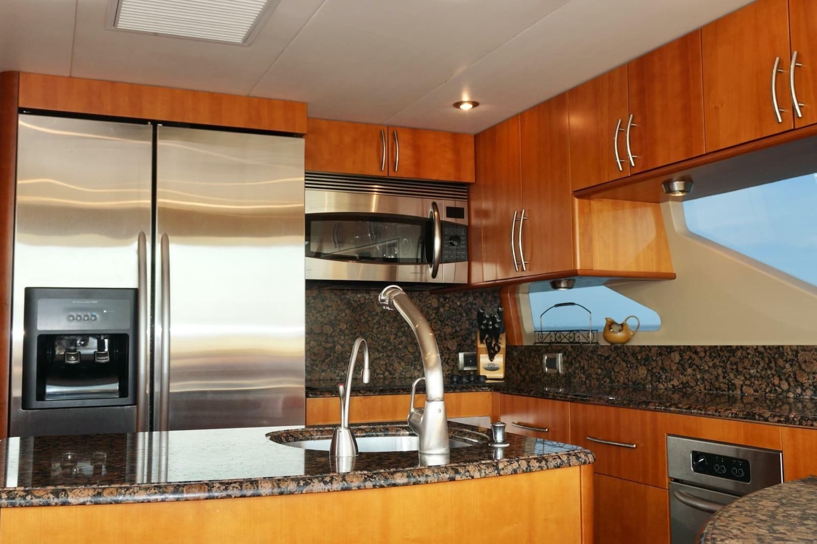 2007 Lazzara Yachts 74 MOTOR YACHT - Photo 26