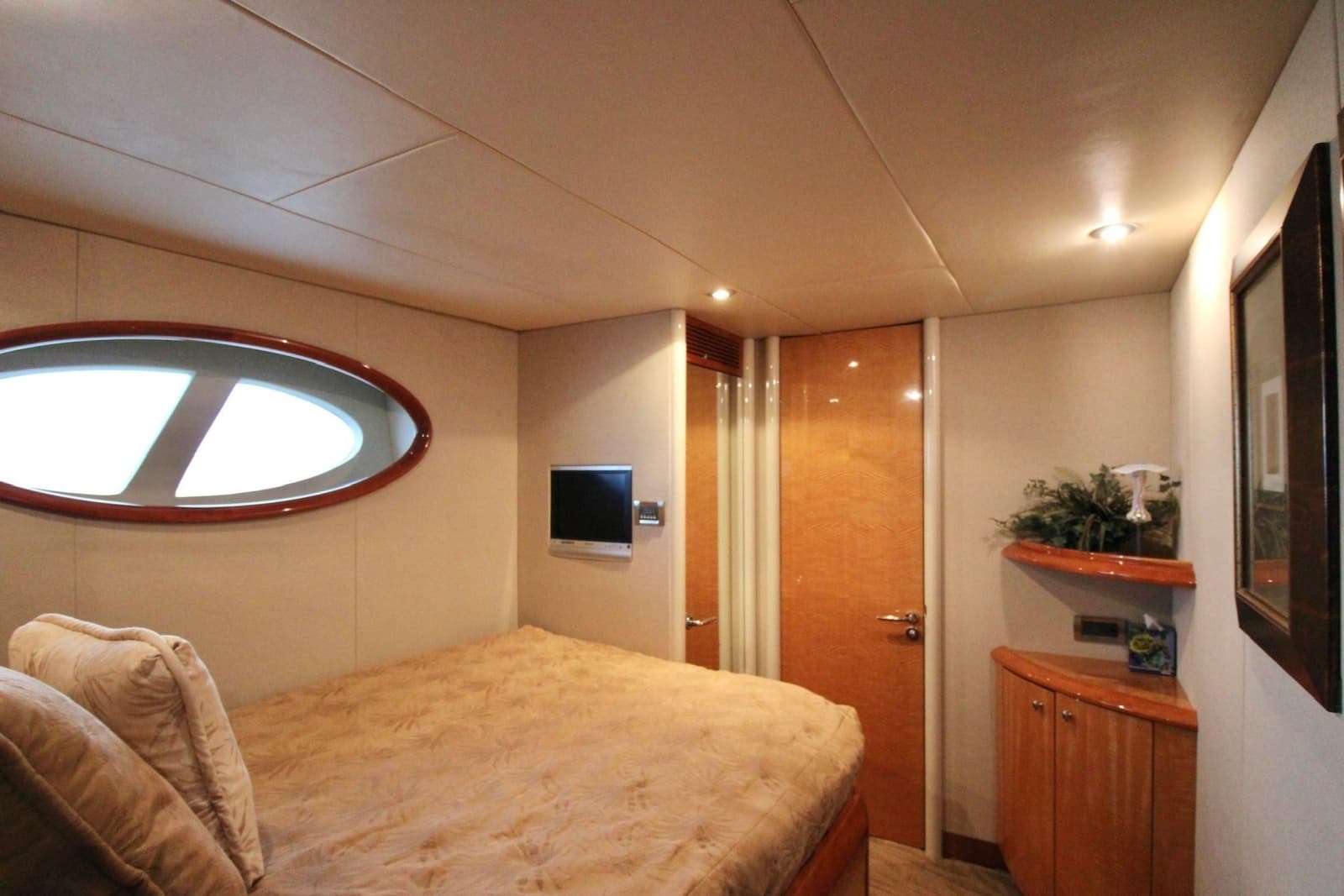 2007 Lazzara Yachts 74 MOTOR YACHT - Photo 53