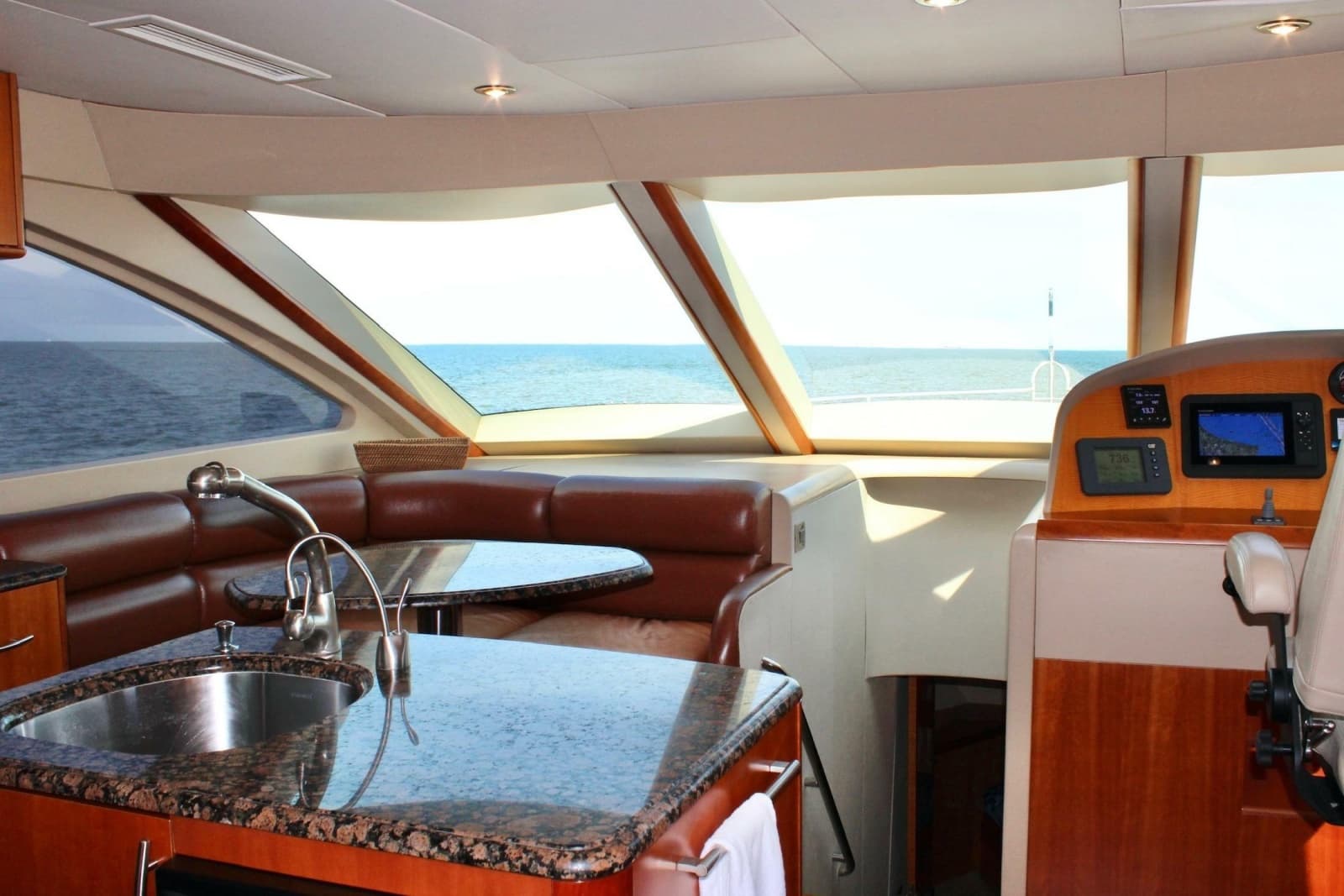 2007 Lazzara Yachts 74 MOTOR YACHT - Photo 24