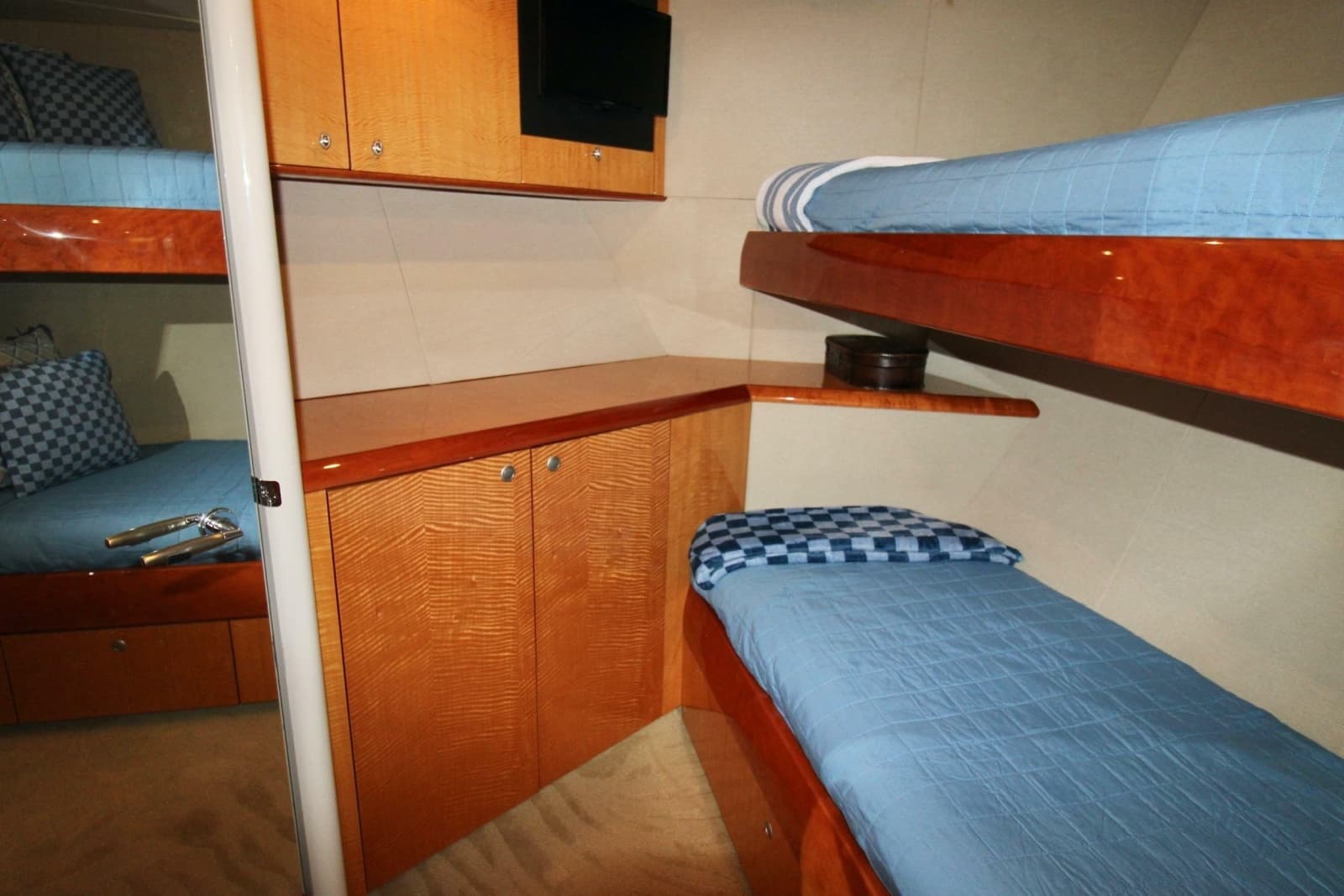 2007 Lazzara Yachts 74 MOTOR YACHT - Photo 58