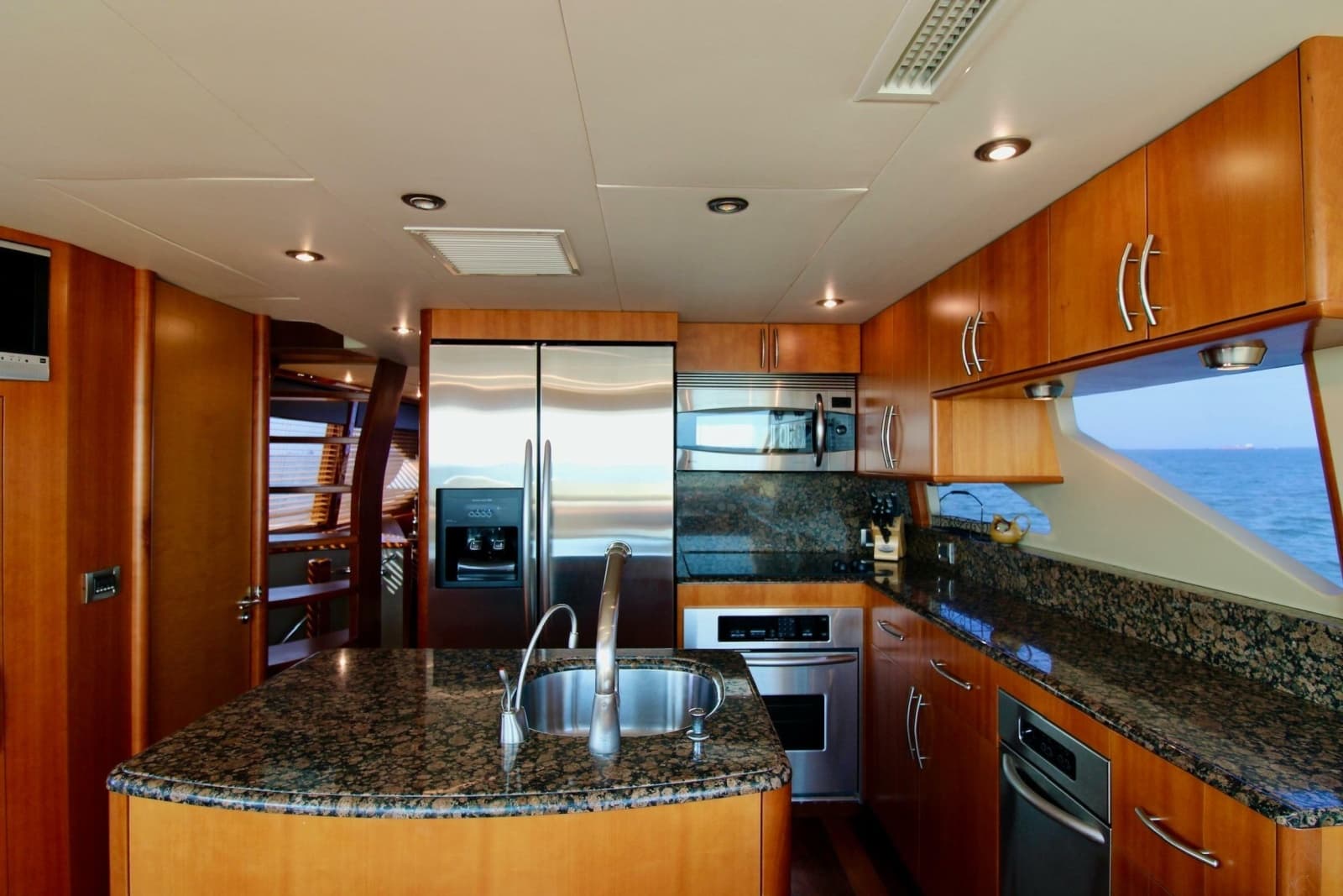 2007 Lazzara Yachts 74 MOTOR YACHT - Photo 21