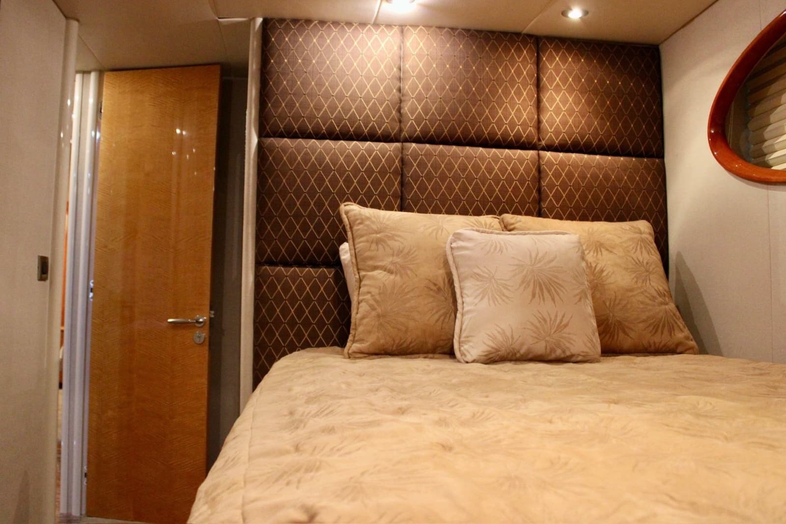 2007 Lazzara Yachts 74 MOTOR YACHT - Photo 52