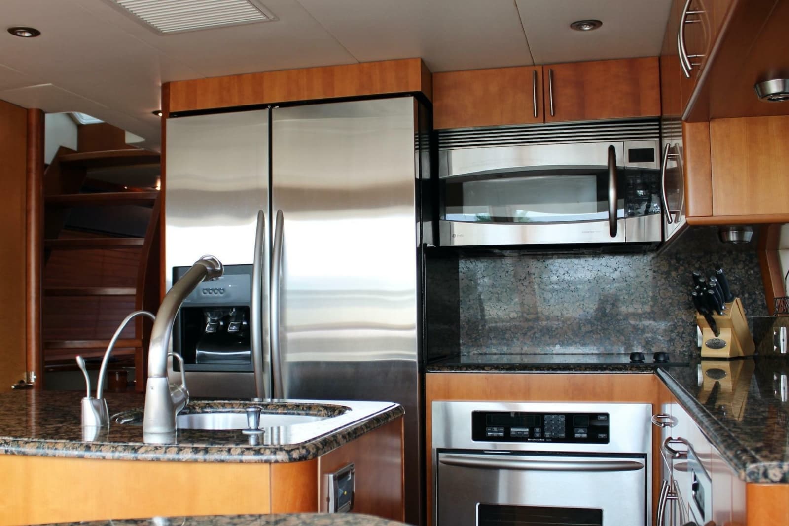 2007 Lazzara Yachts 74 MOTOR YACHT - Photo 17