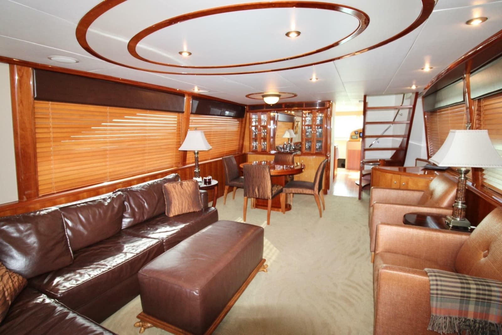2007 Lazzara Yachts 74 MOTOR YACHT - Photo 10