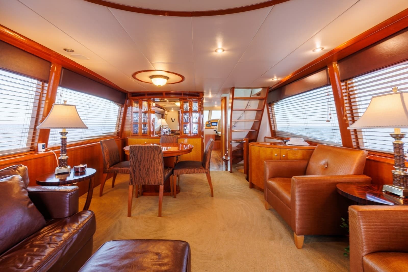 2007 Lazzara Yachts 74 MOTOR YACHT - Photo 12