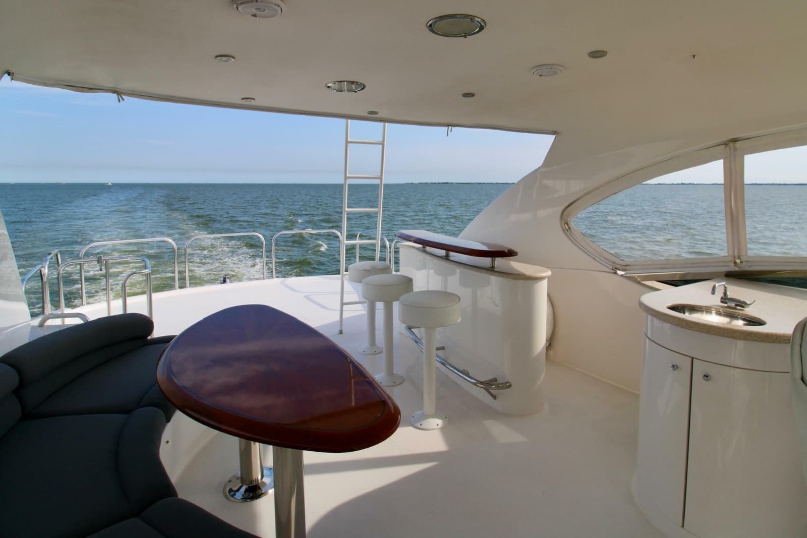 2007 Lazzara Yachts 74 MOTOR YACHT - Photo 33