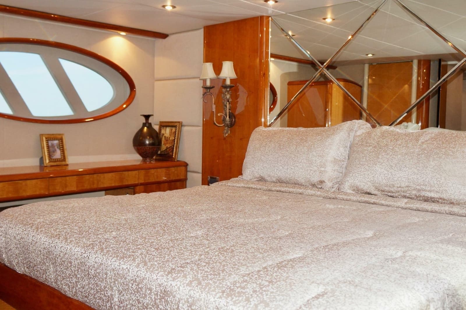 2007 Lazzara Yachts 74 MOTOR YACHT - Photo 40