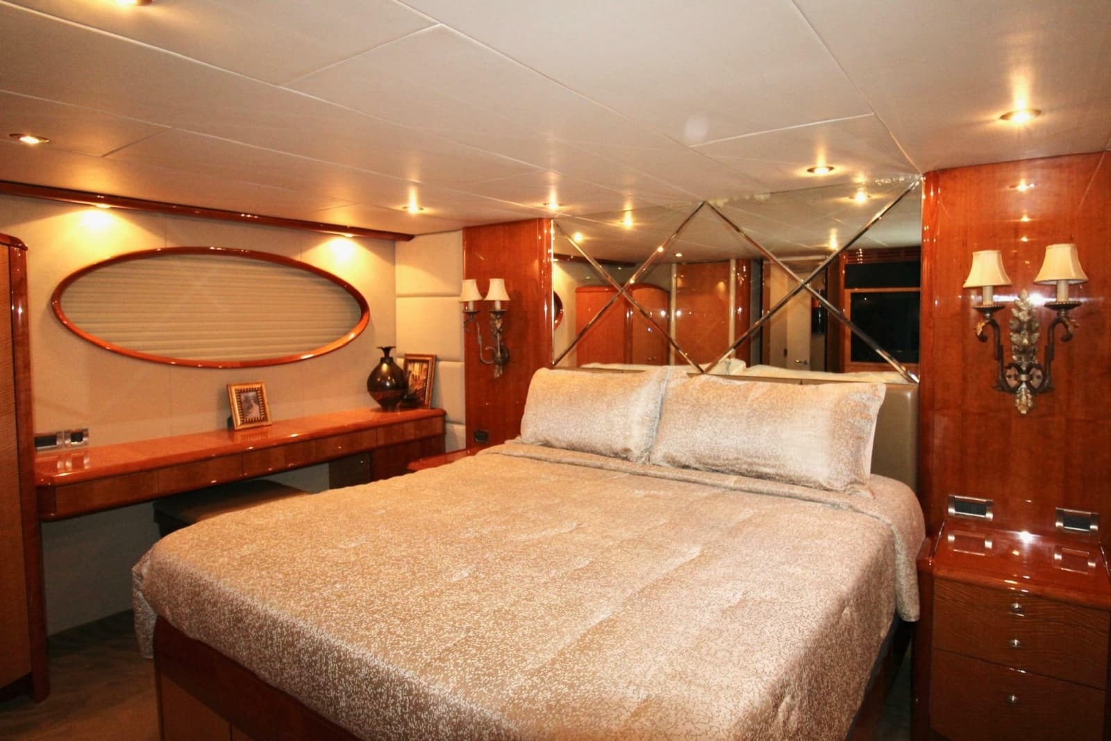 2007 Lazzara Yachts 74 MOTOR YACHT - Photo 28