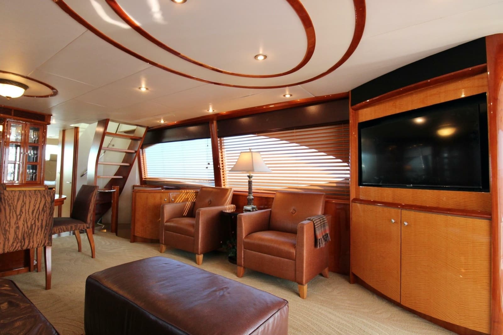 2007 Lazzara Yachts 74 MOTOR YACHT - Photo 8