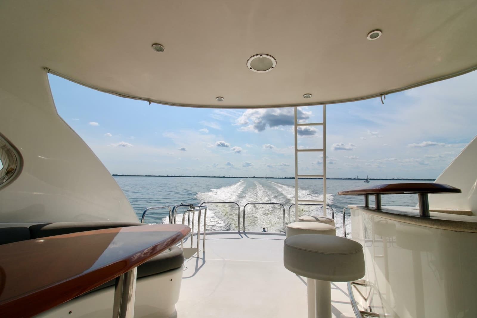 2007 Lazzara Yachts 74 MOTOR YACHT - Photo 32
