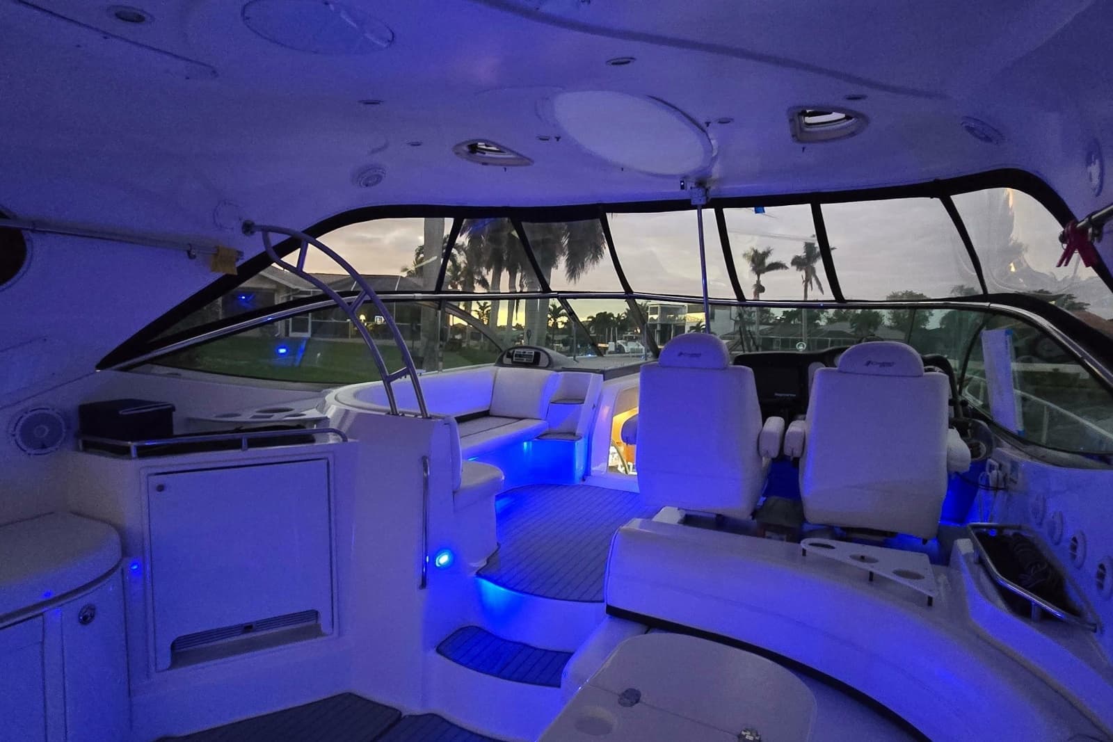 2006 Cruisers Yachts 520 Express - Photo 22