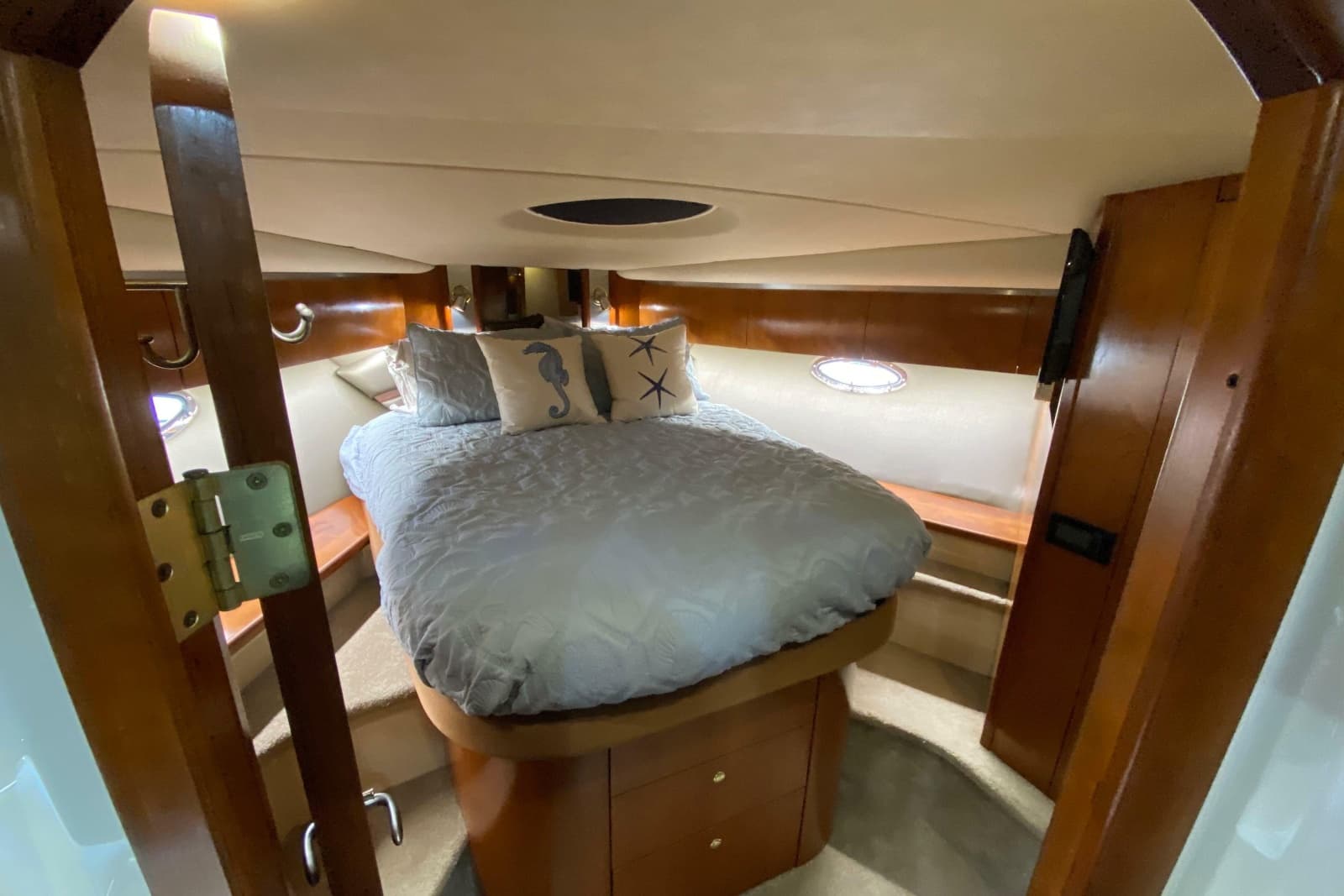 2006 Cruisers Yachts 520 Express - Photo 80