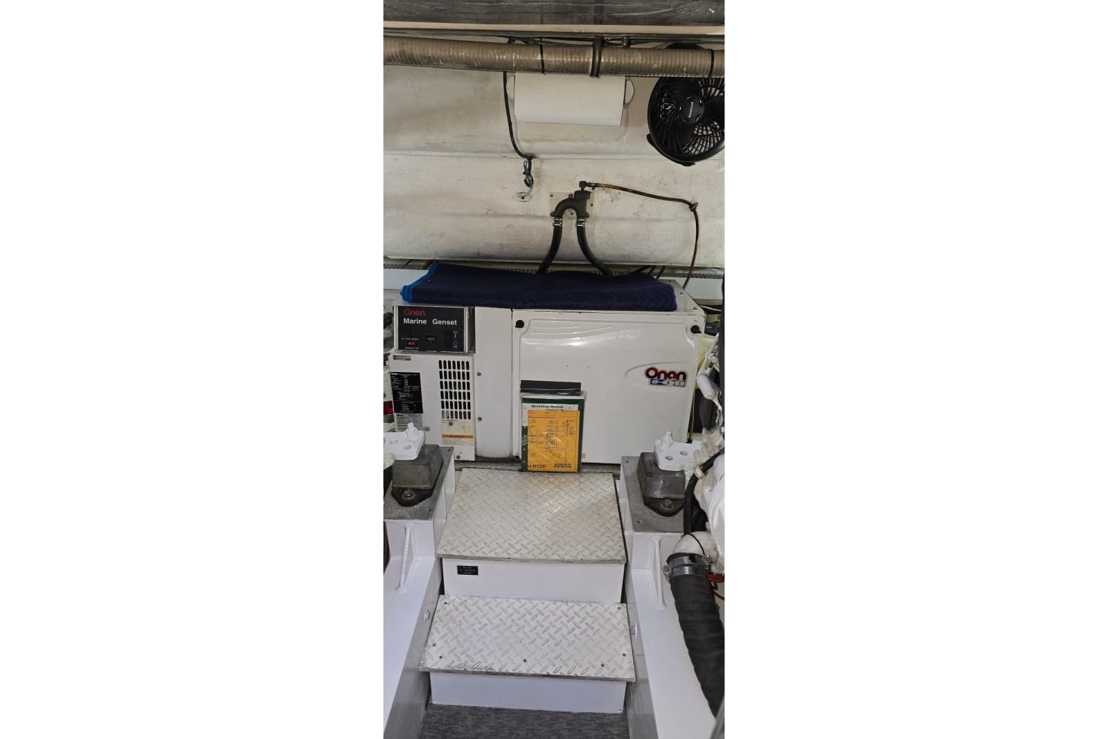2006 Cruisers Yachts 520 Express - Photo 106