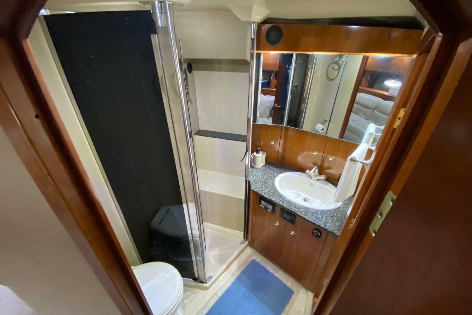 2006 Cruisers Yachts 520 Express - Photo 81