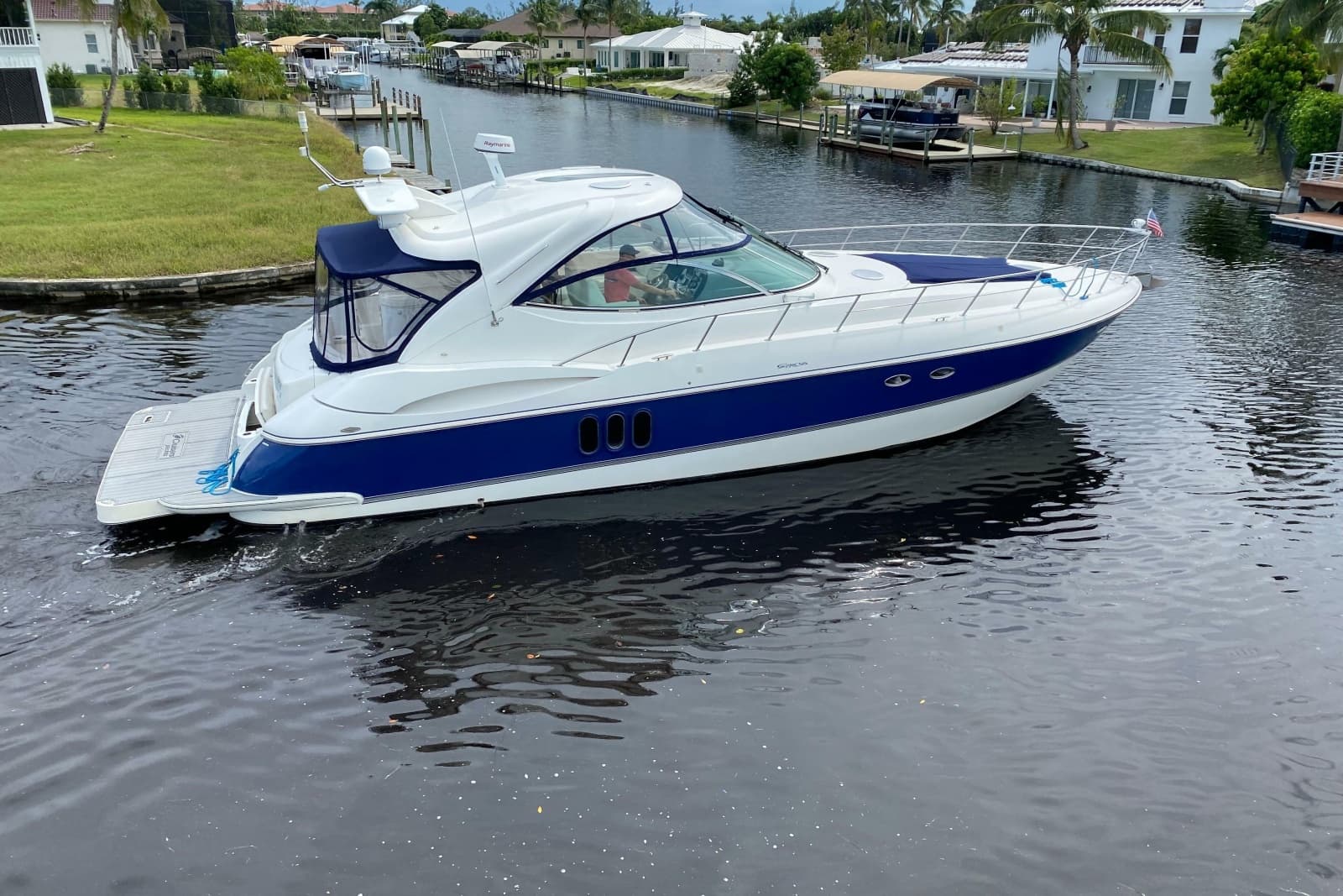 2006 Cruisers Yachts 520 Express - Photo 2