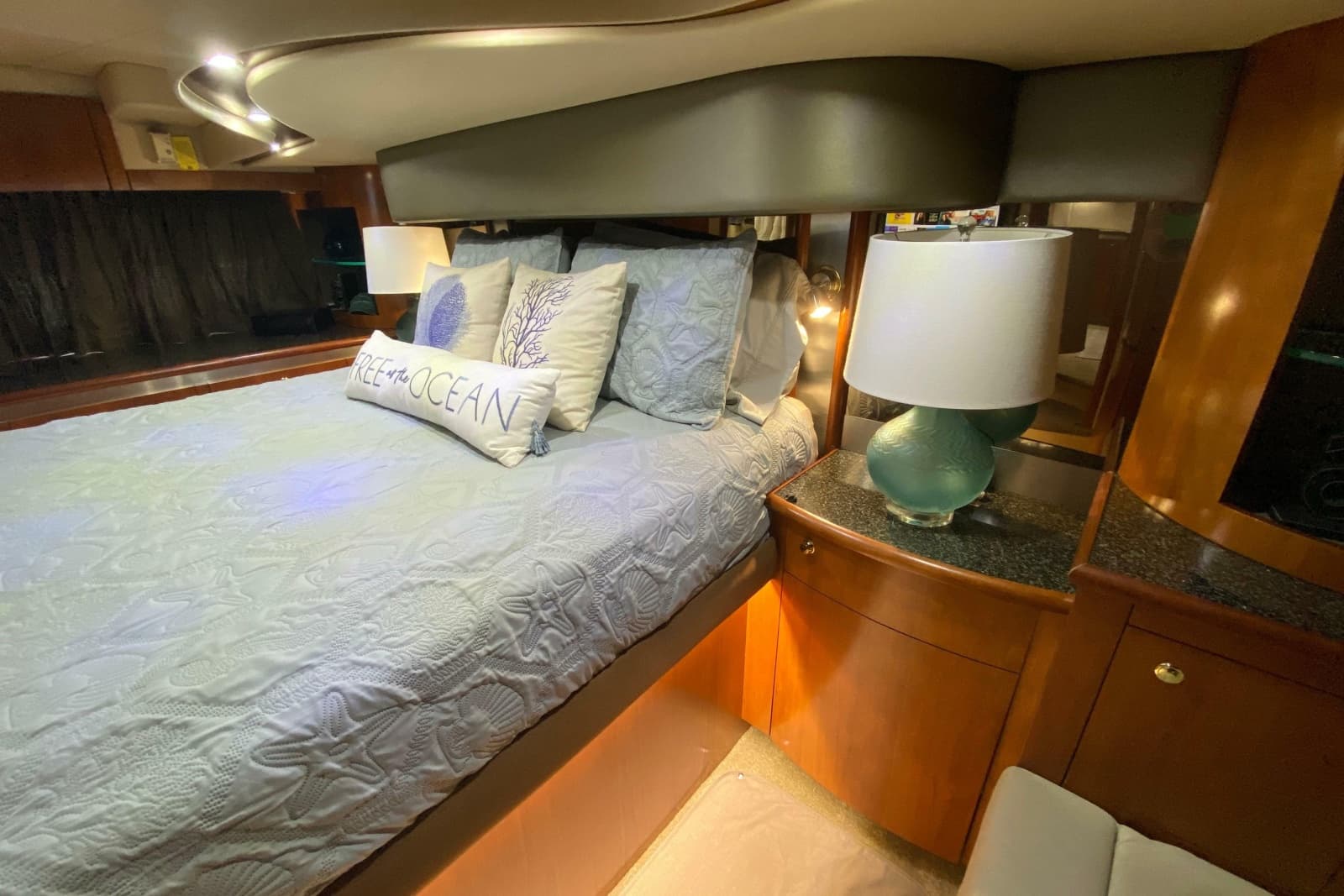 2006 Cruisers Yachts 520 Express - Photo 70