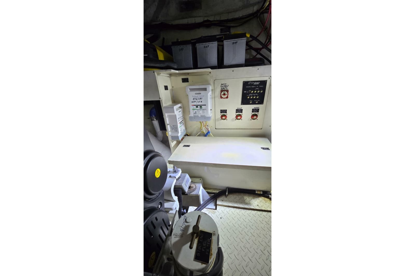 2006 Cruisers Yachts 520 Express - Photo 109
