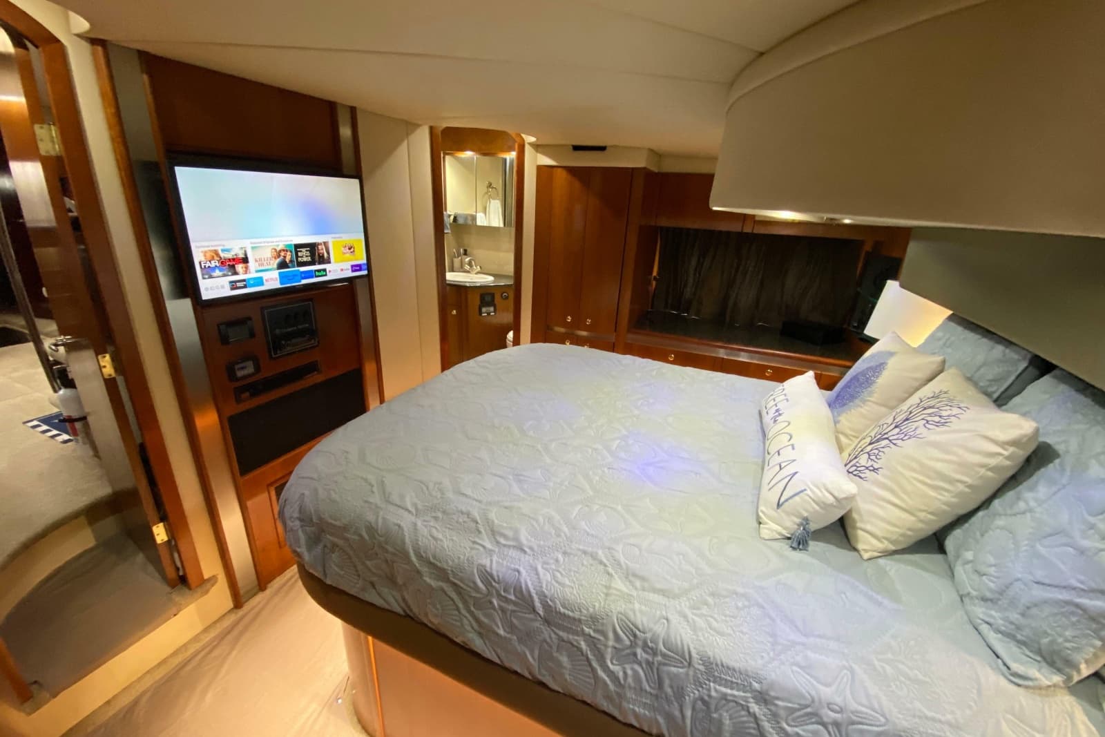 2006 Cruisers Yachts 520 Express - Photo 68