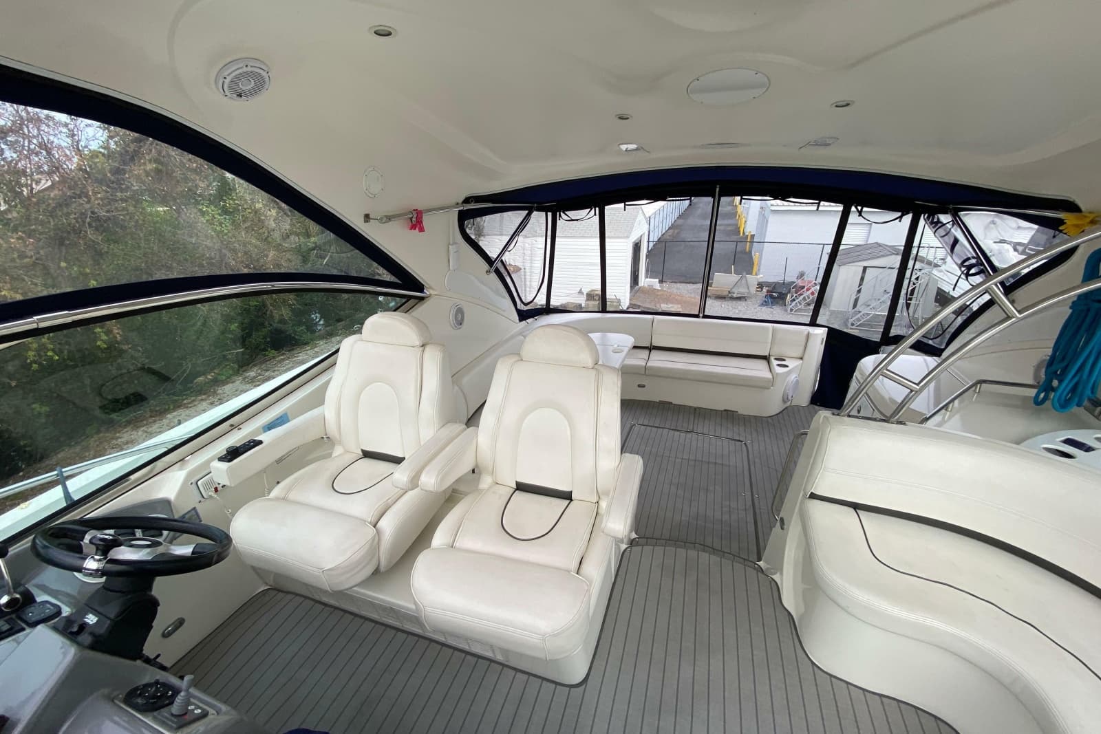 2006 Cruisers Yachts 520 Express - Photo 49
